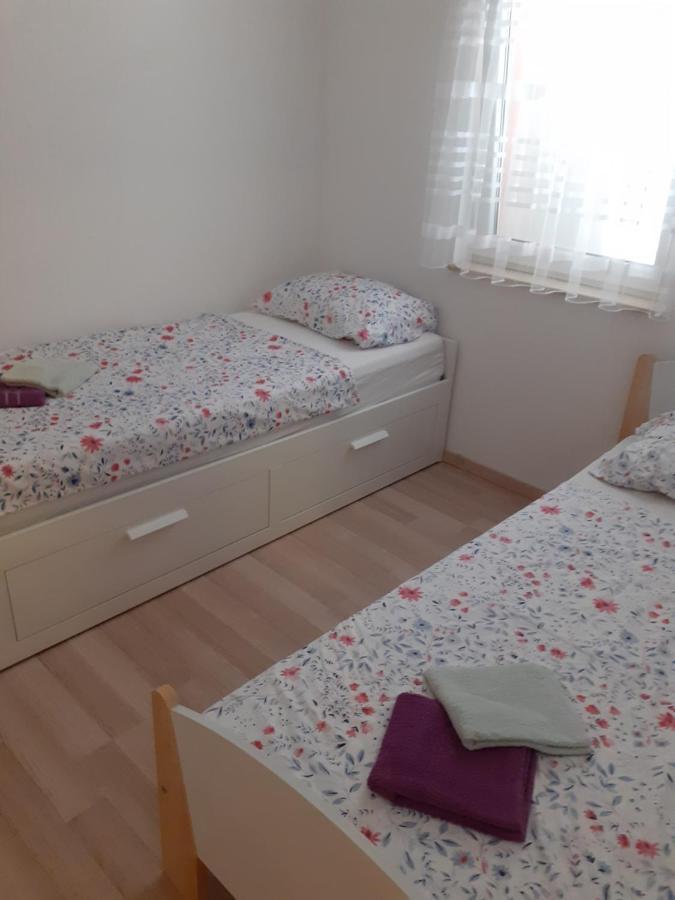 Apartmani Kid Vir Exterior foto